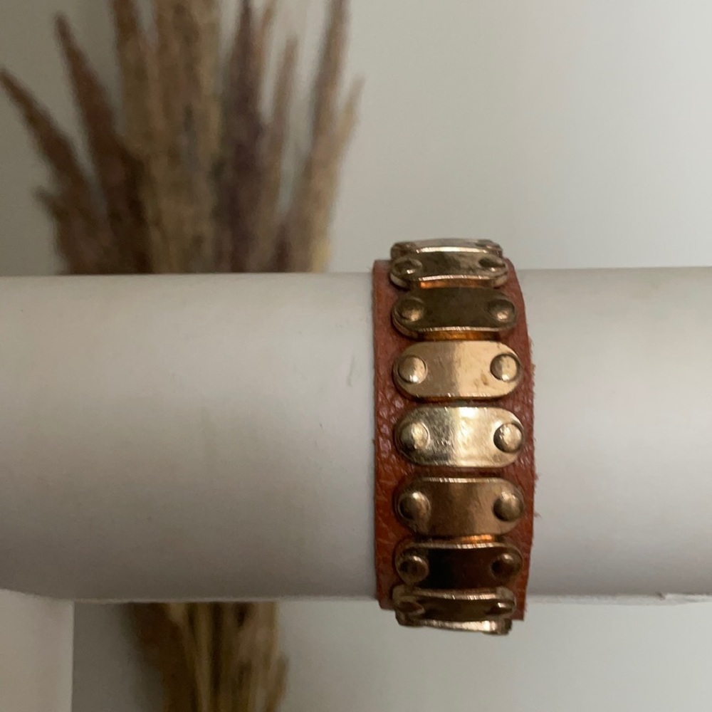 Leather bracelet